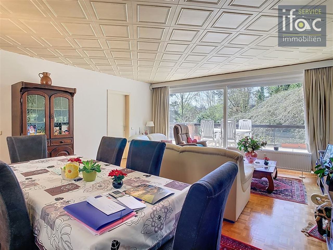 2-bed apt, large terrace & parking space