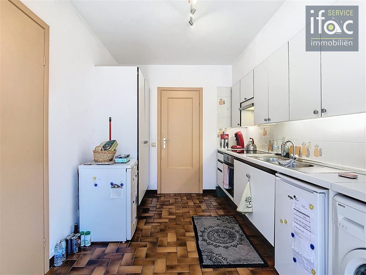 2-bed apt, large terrace & parking space