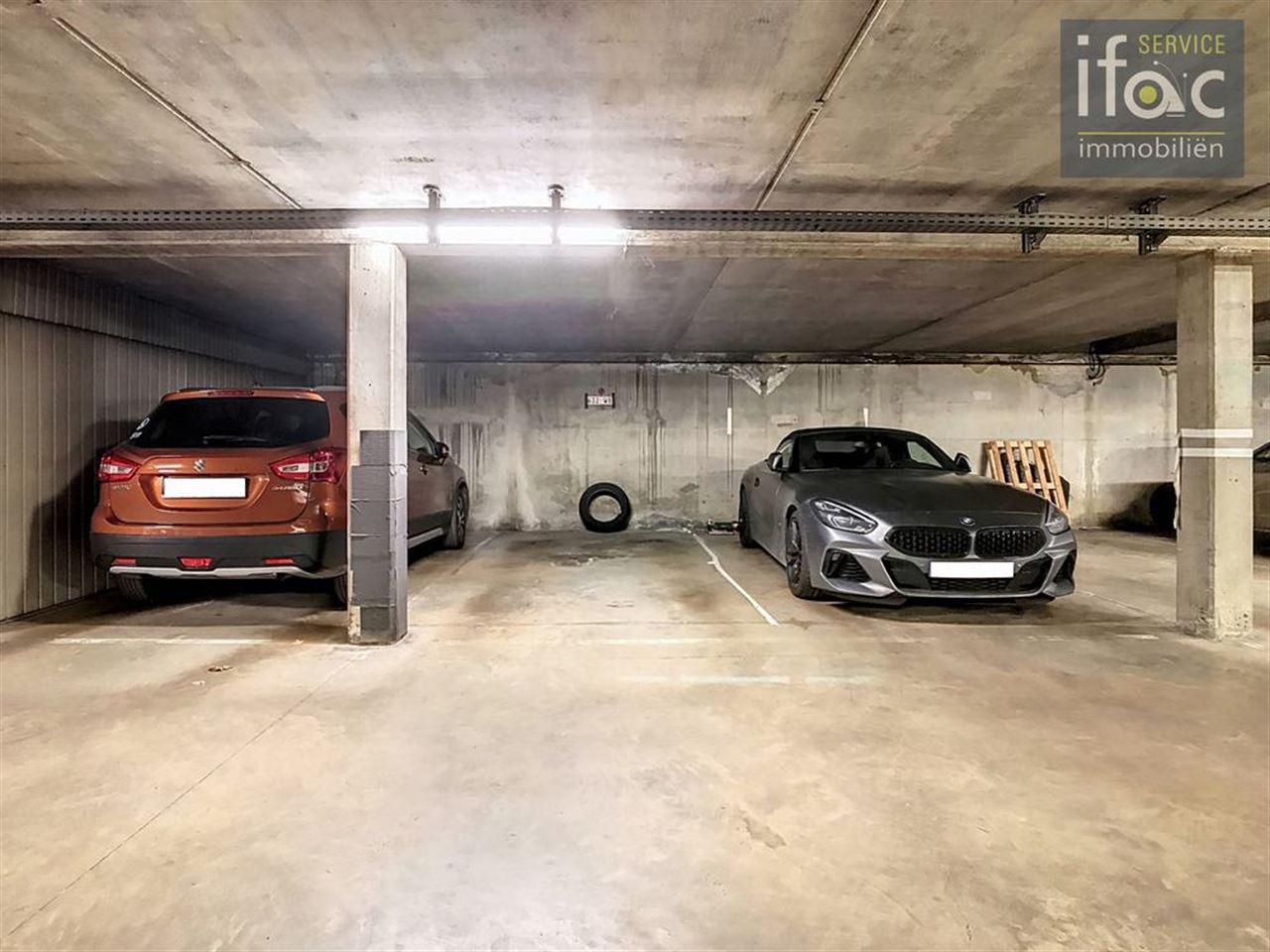 2-bed apt, large terrace & parking space