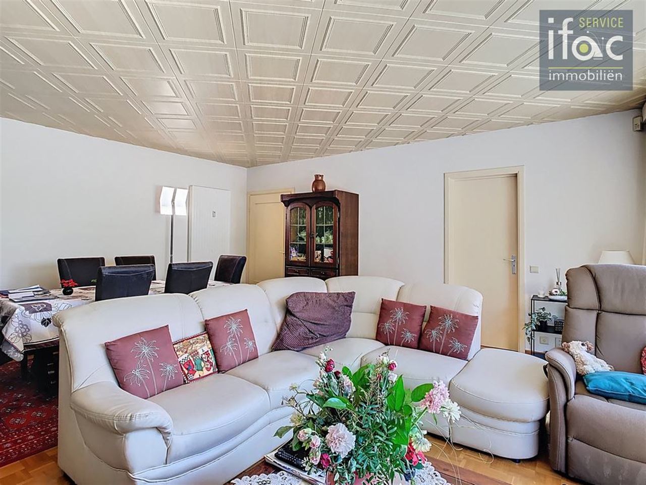 2-bed apt, large terrace & parking space
