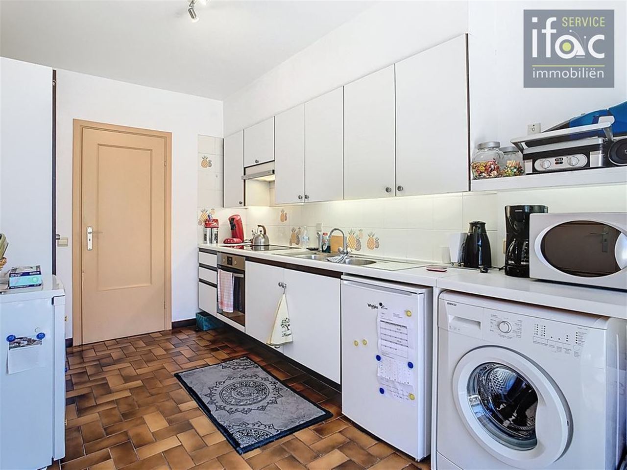 2-bed apt, large terrace & parking space