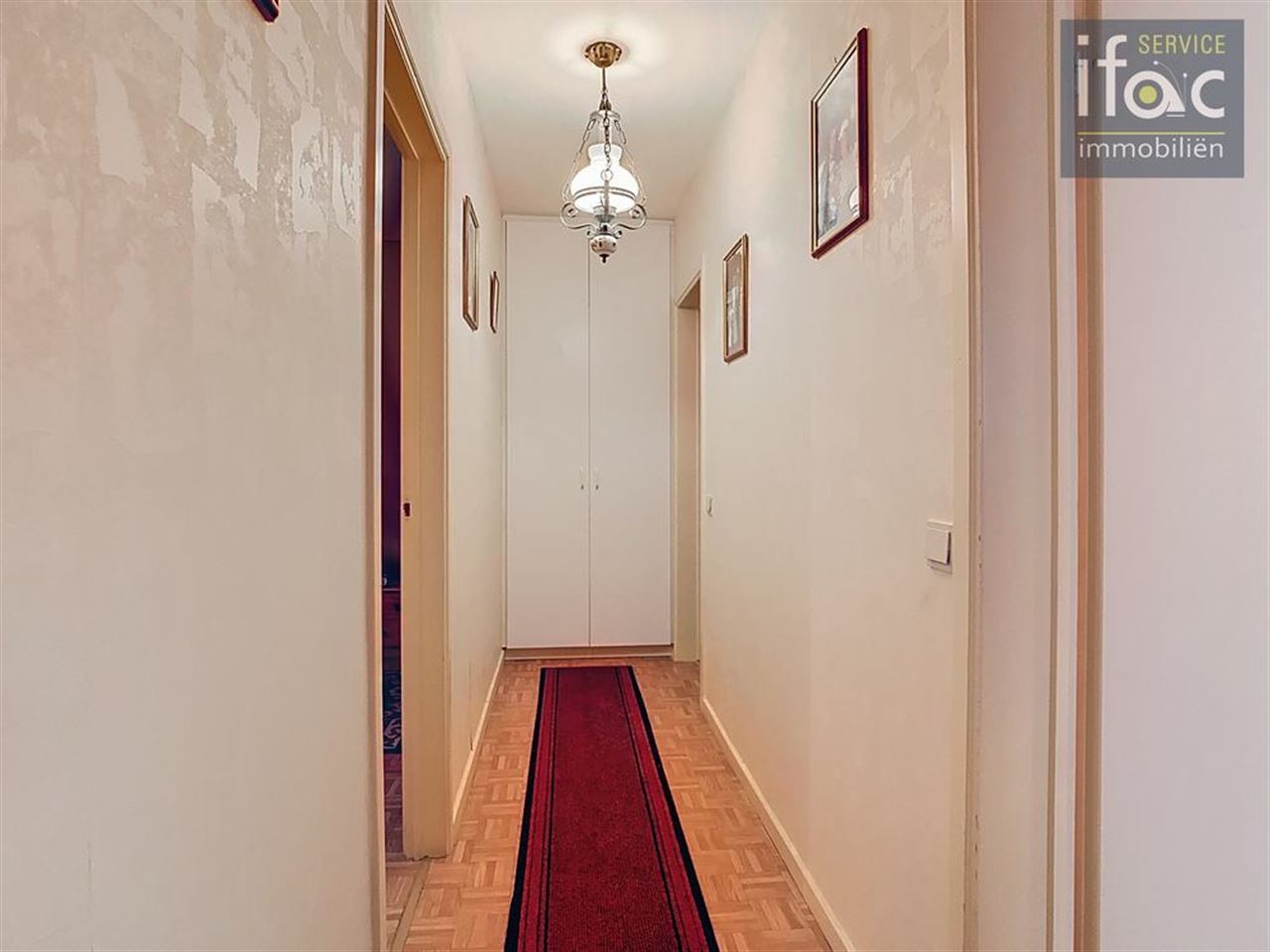 2-bed apt, large terrace & parking space