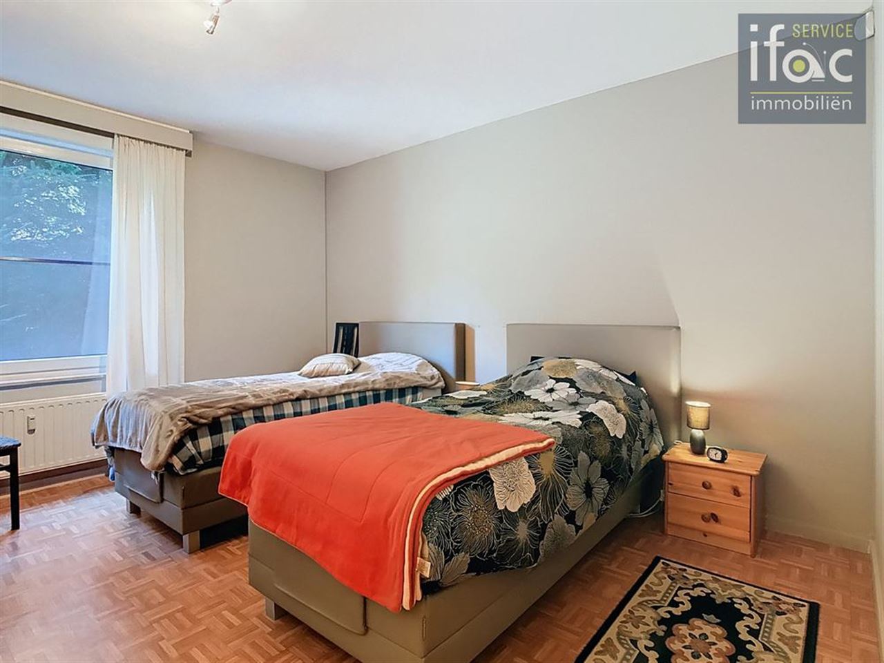 2-bed apt, large terrace & parking space