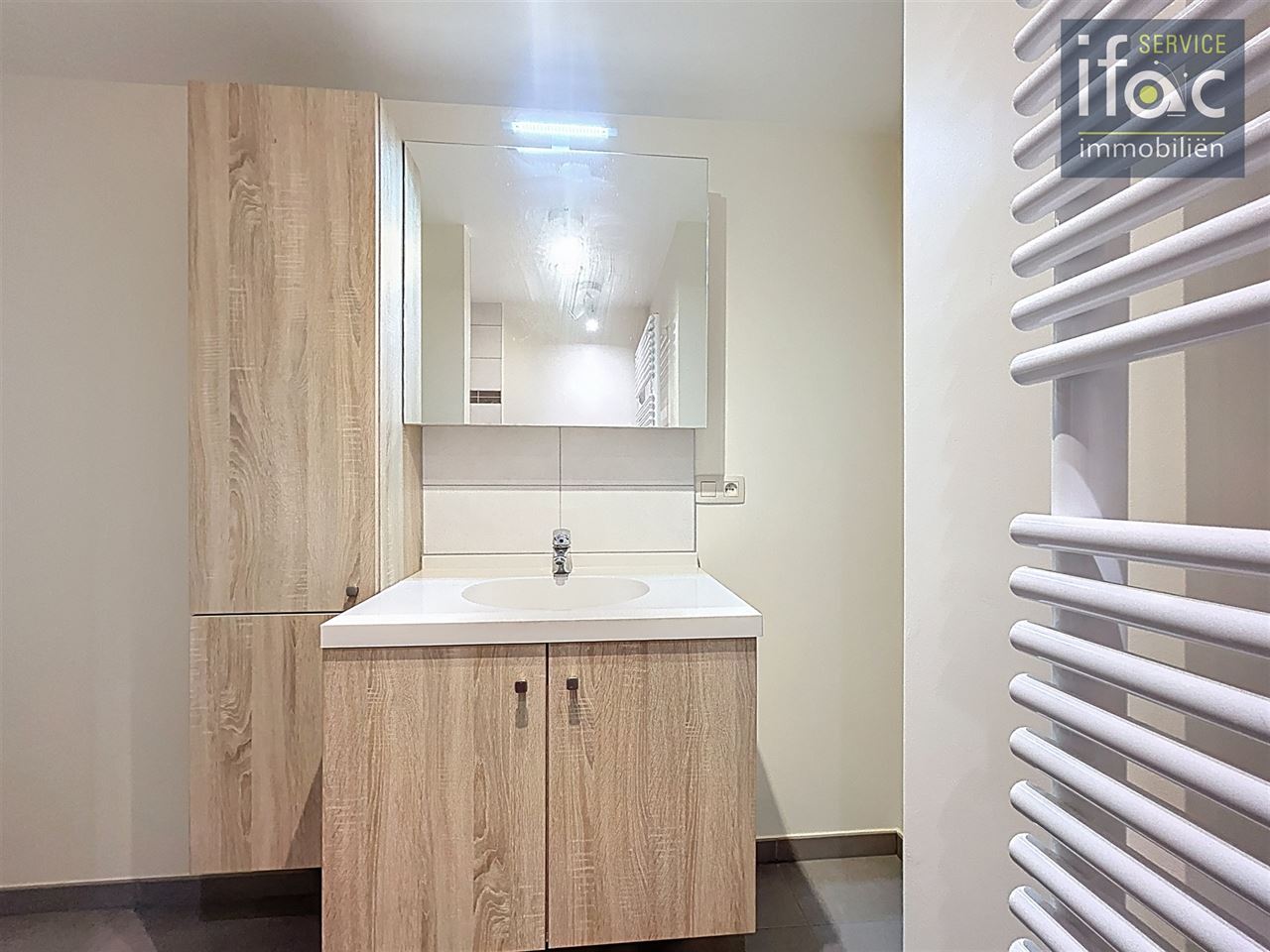 Mooi 2-slaapkamer appartement en parking in centrum Tervuren