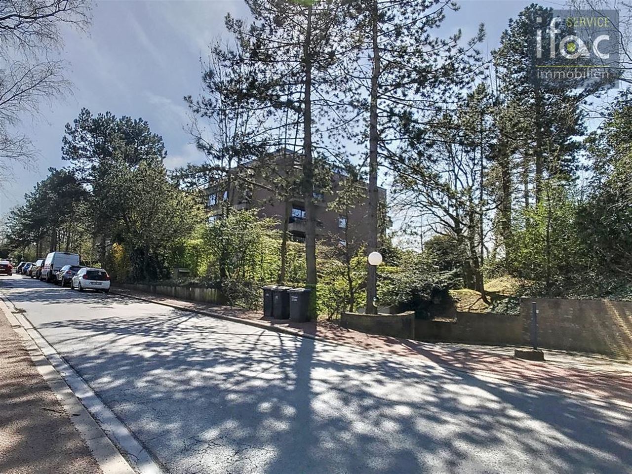 2-bed apt, large terrace & parking space