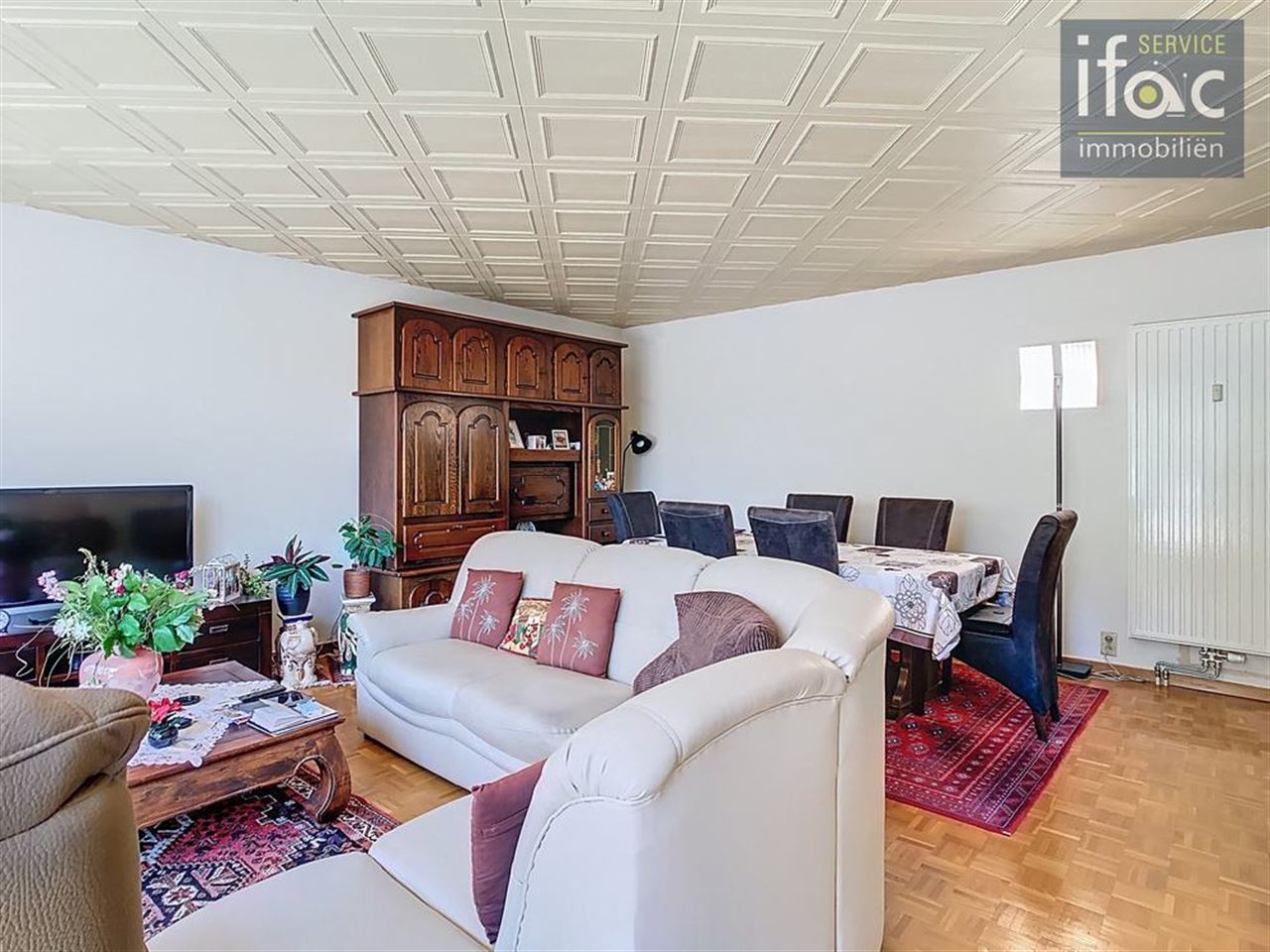 2-bed apt, large terrace & parking space