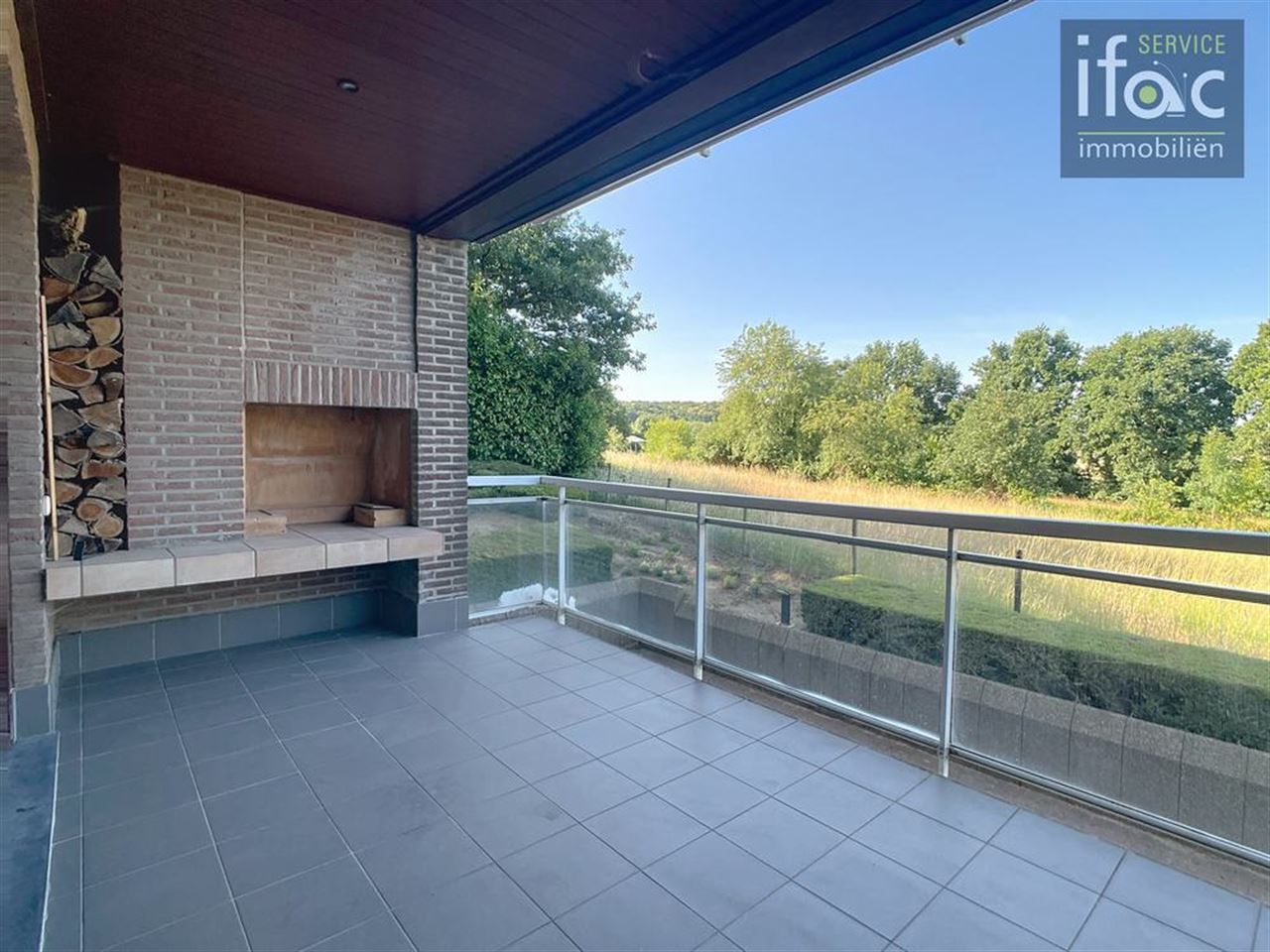 Ruim en klassevol gelijkvloers-appartement met 3 slaapkamers