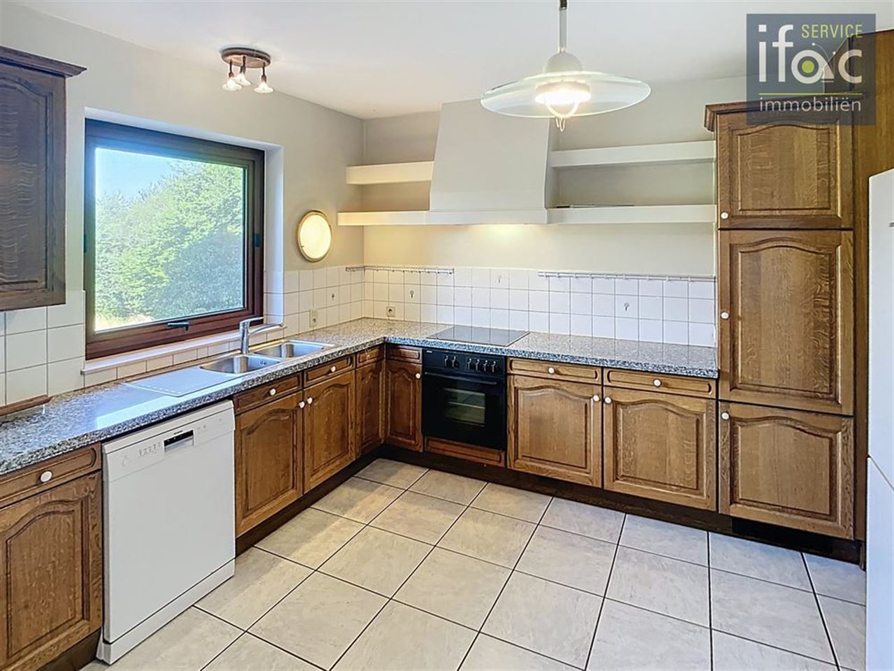 Ruim en klassevol gelijkvloers-appartement met 3 slaapkamers