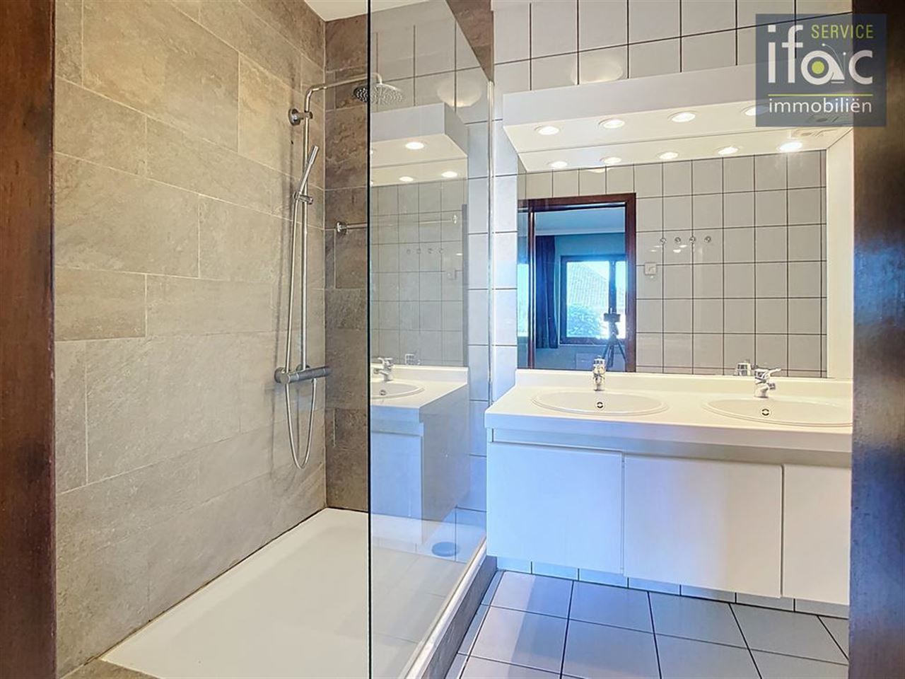 Ruim en klassevol gelijkvloers-appartement met 3 slaapkamers