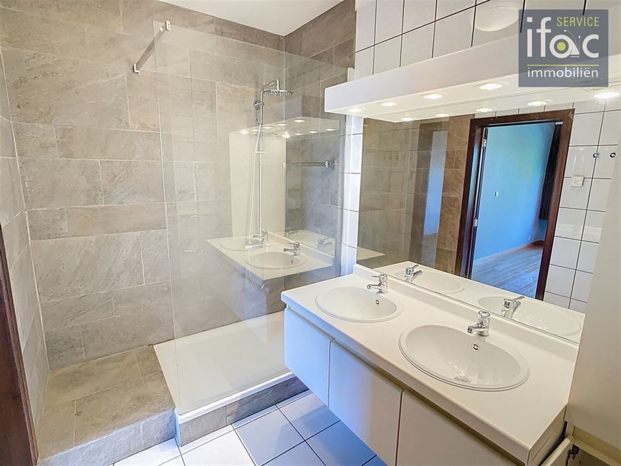 Ruim en klassevol gelijkvloers-appartement met 3 slaapkamers