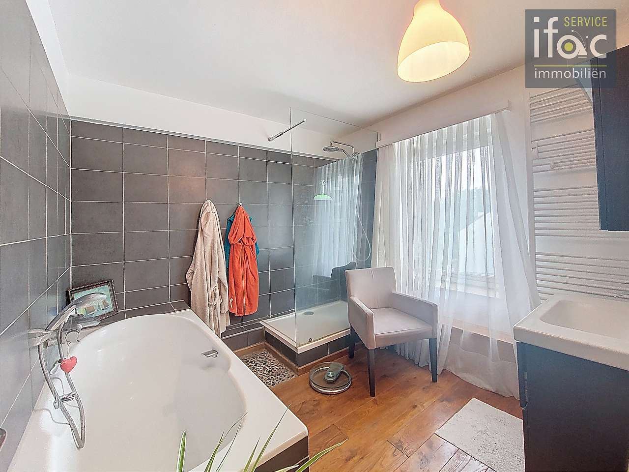 Lichtrijk appartement 3de verdiep met lift, hartje Tervuren