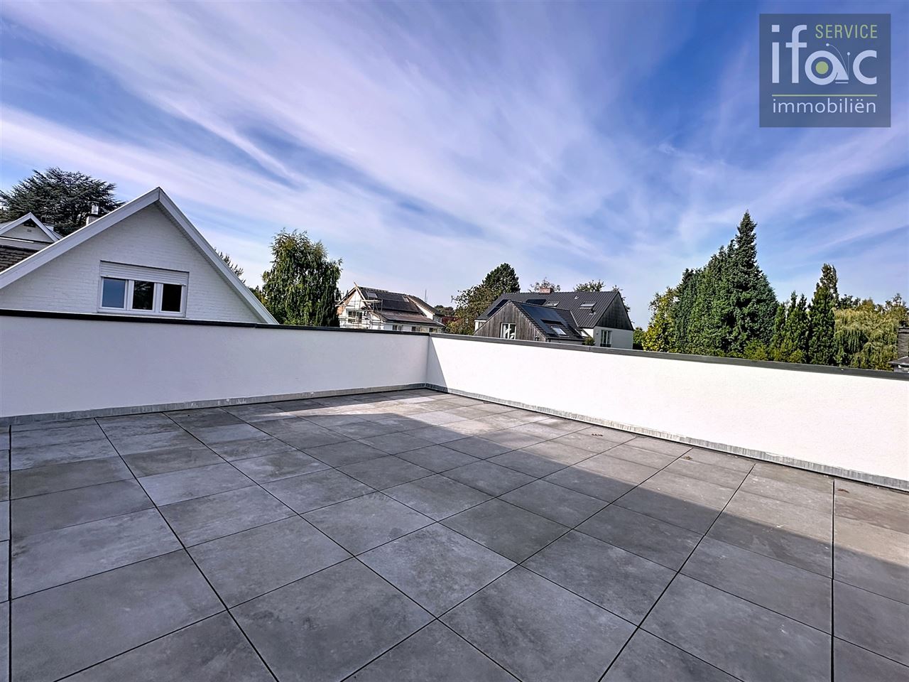 Moderne villa met 6 slaapkamers en zonnige tuin in wijk Arboretum