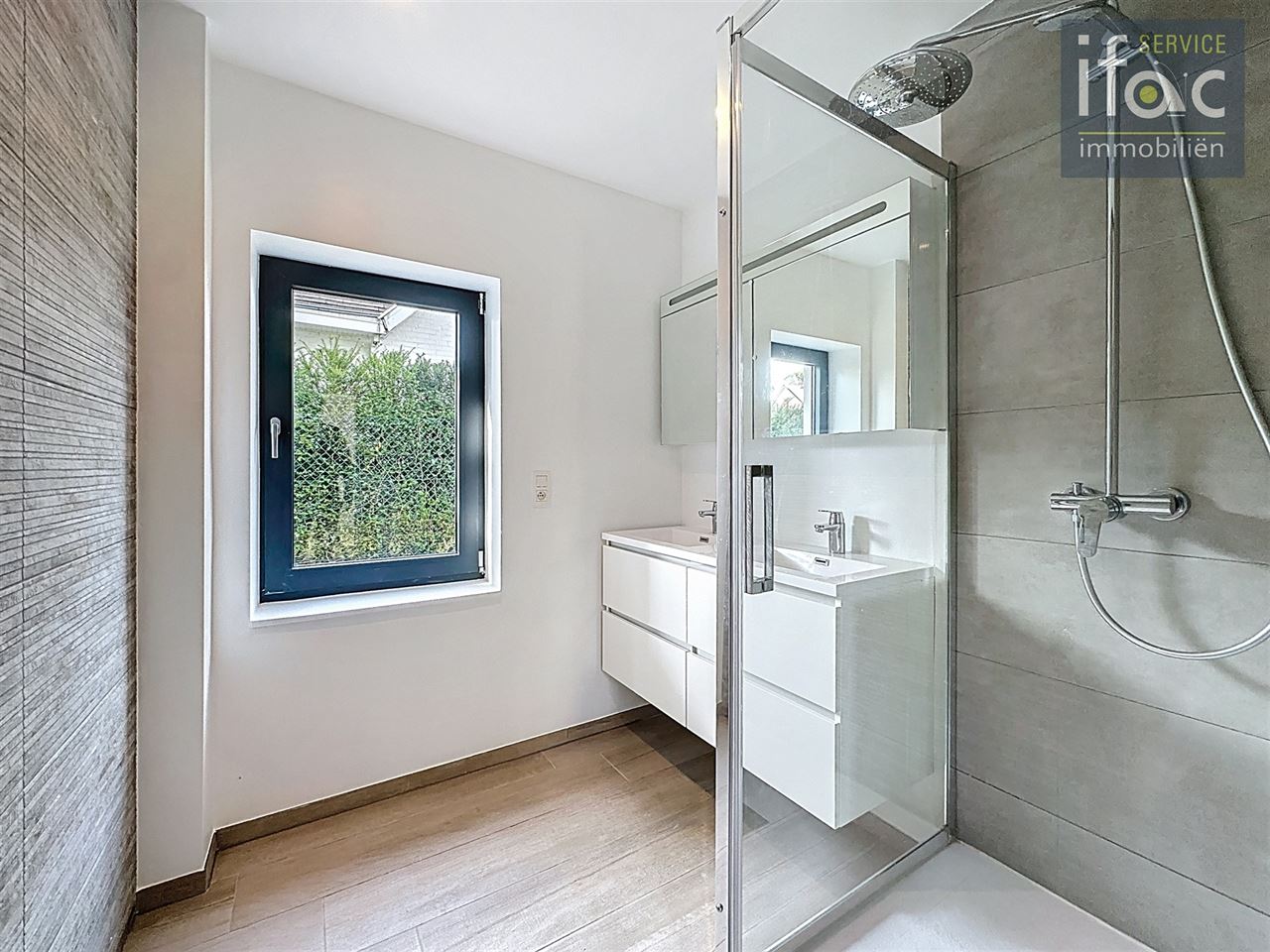 Moderne villa met 6 slaapkamers en zonnige tuin in wijk Arboretum