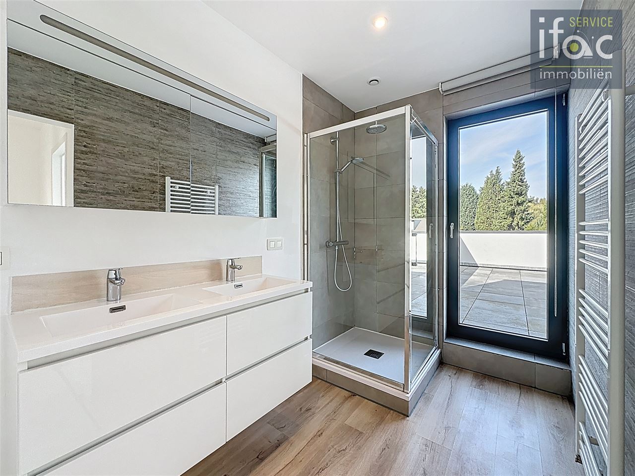 Moderne villa met 6 slaapkamers en zonnige tuin in wijk Arboretum