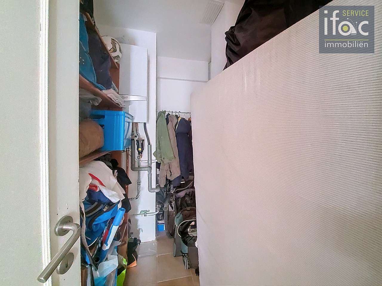 Lichtrijk gerenoveerd 2-slaapkamerappartement met lift in Te