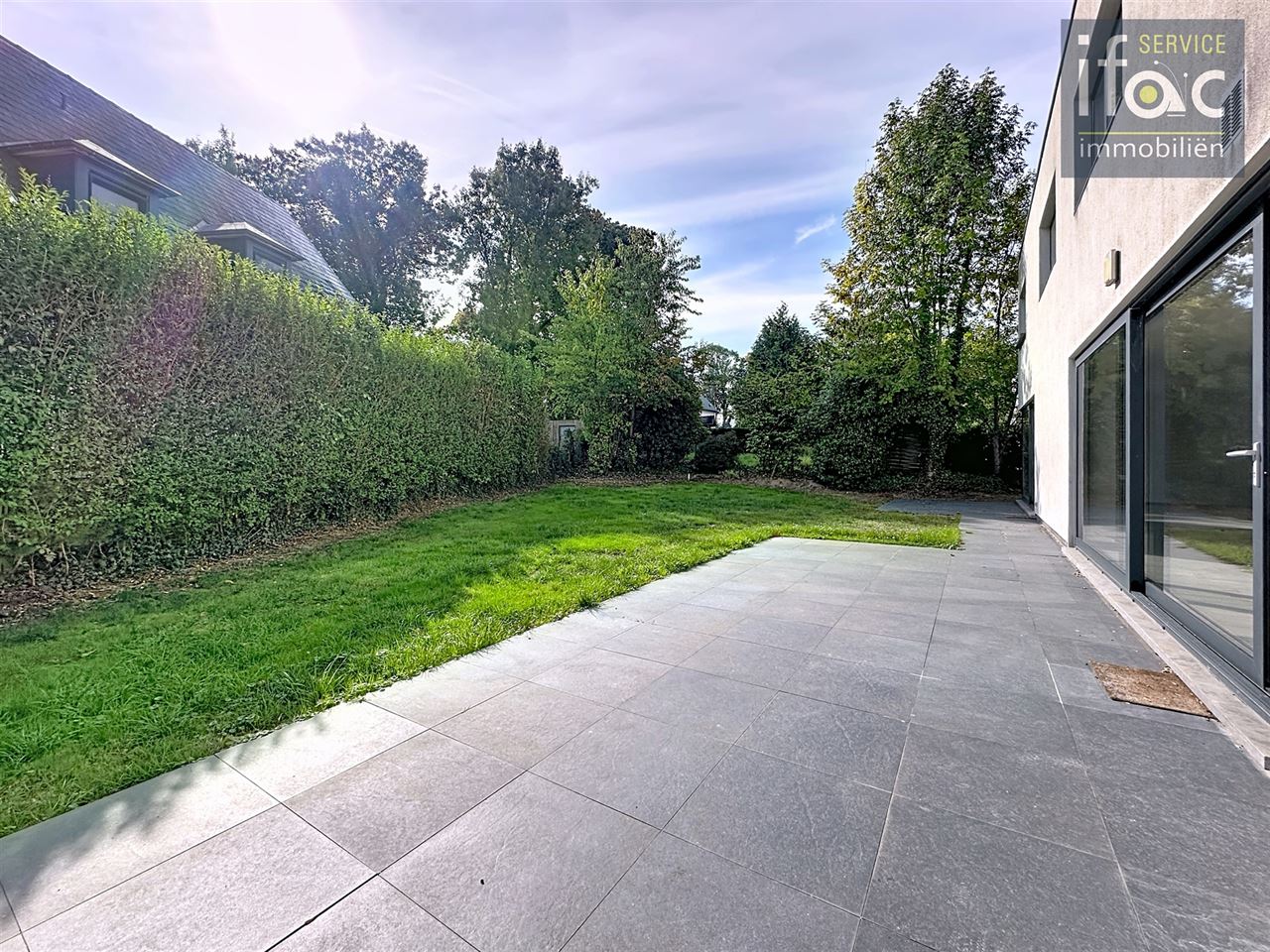 Moderne villa met 6 slaapkamers en zonnige tuin in wijk Arboretum