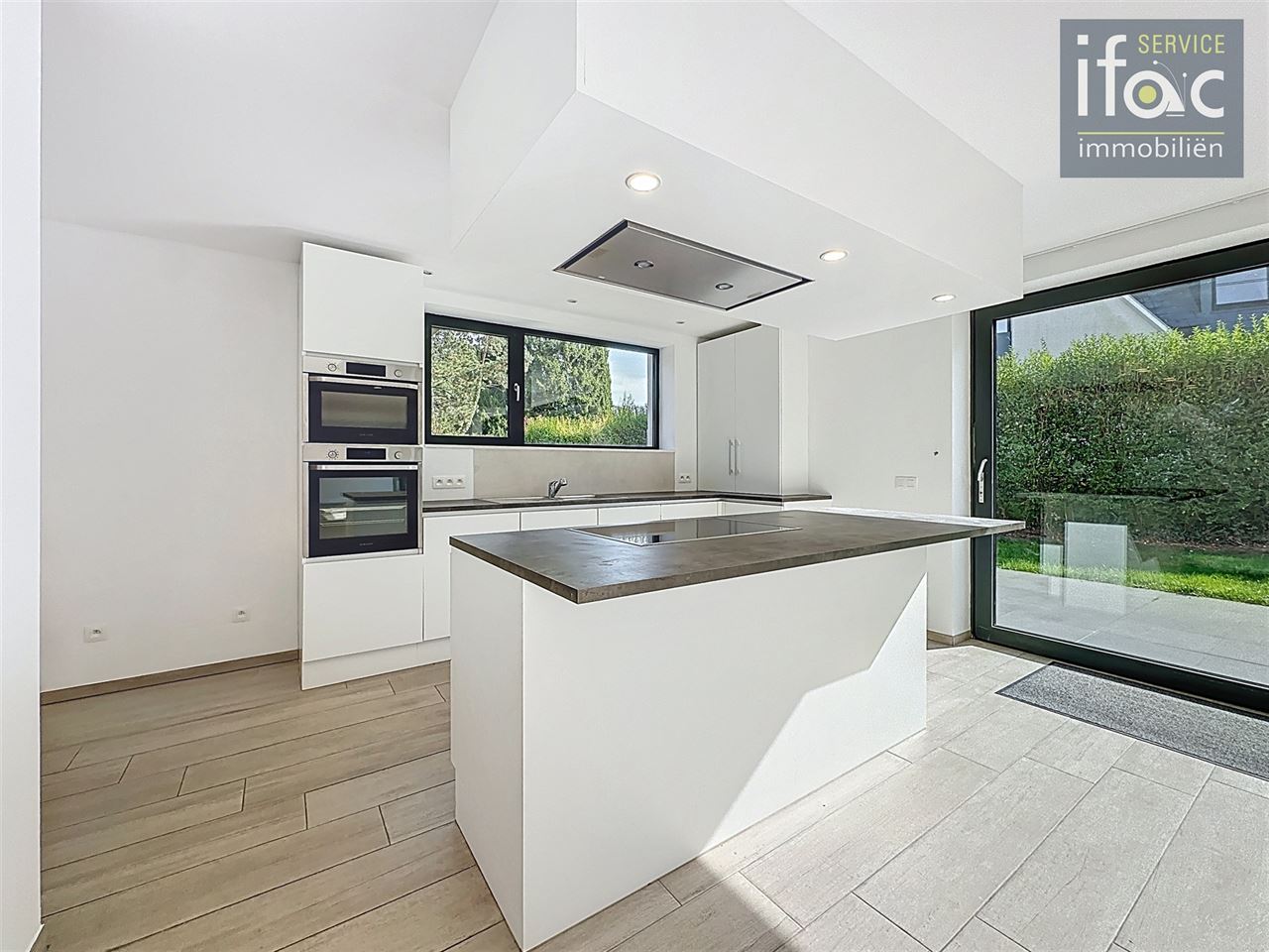 Moderne villa met 6 slaapkamers en zonnige tuin in wijk Arboretum