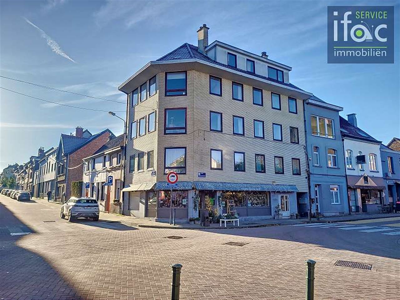 Lichtrijk gerenoveerd 2-slaapkamerappartement met lift in Te