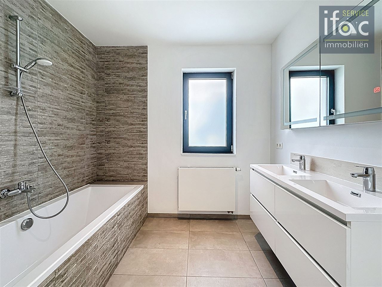 Moderne villa met 6 slaapkamers en zonnige tuin in wijk Arboretum