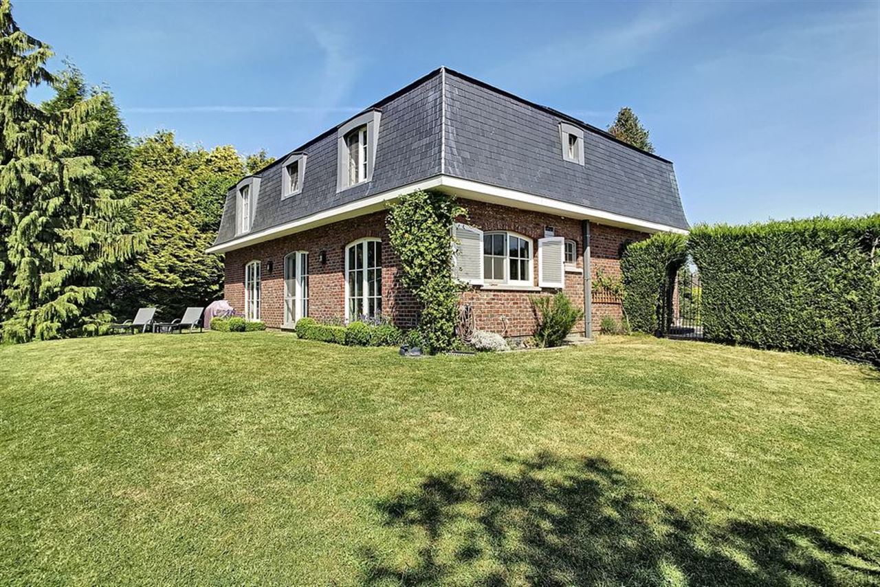 Charmante villa in residentiële omgeving met prachtig aangelegde tuin