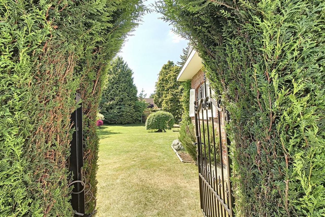 Charmante villa in residentiële omgeving met prachtig aangelegde tuin