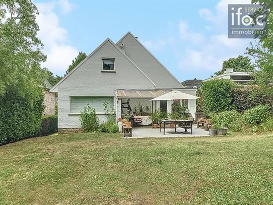 Prachtige villa op toplocatie, 6 slaapkamers en 2 badkamers