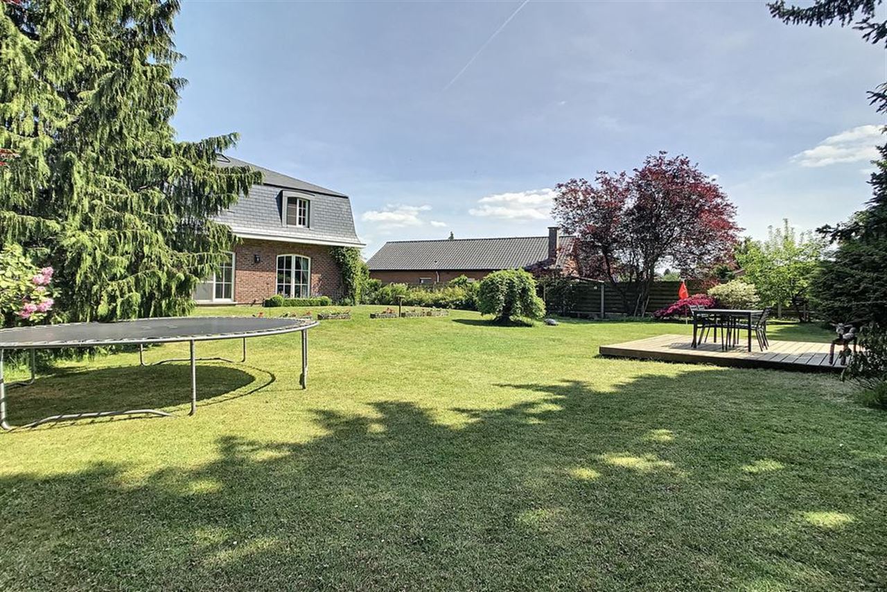 Charmante villa in residentiële omgeving met prachtig aangelegde tuin