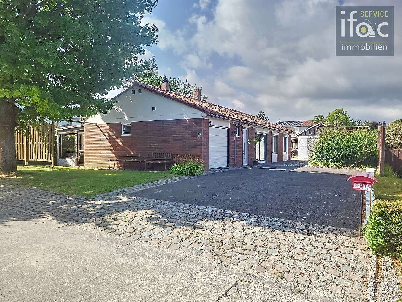 Te renoveren bungalow op zuidwest perceel van ±8 are