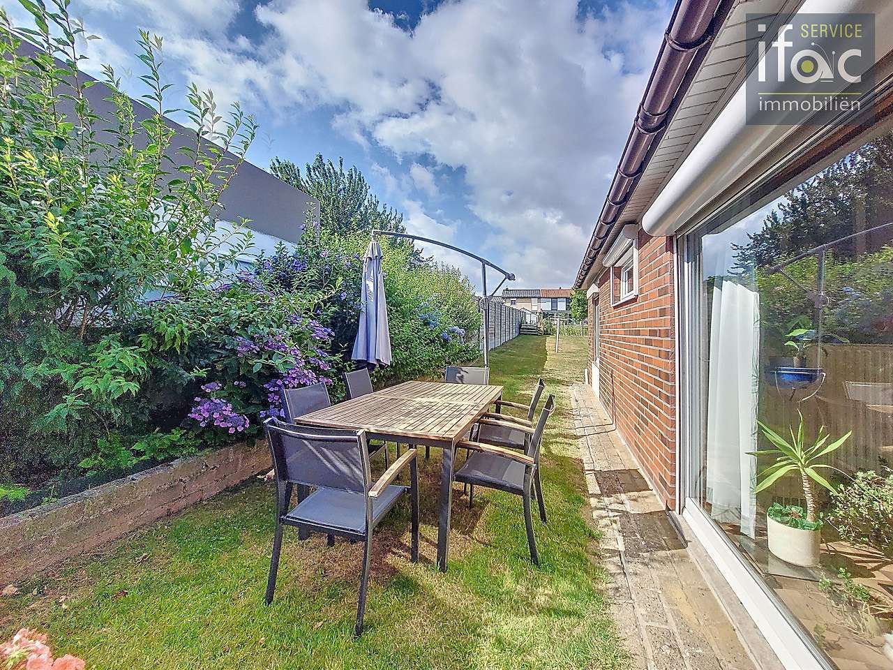 Te renoveren bungalow op zuidwest perceel van ±8 are