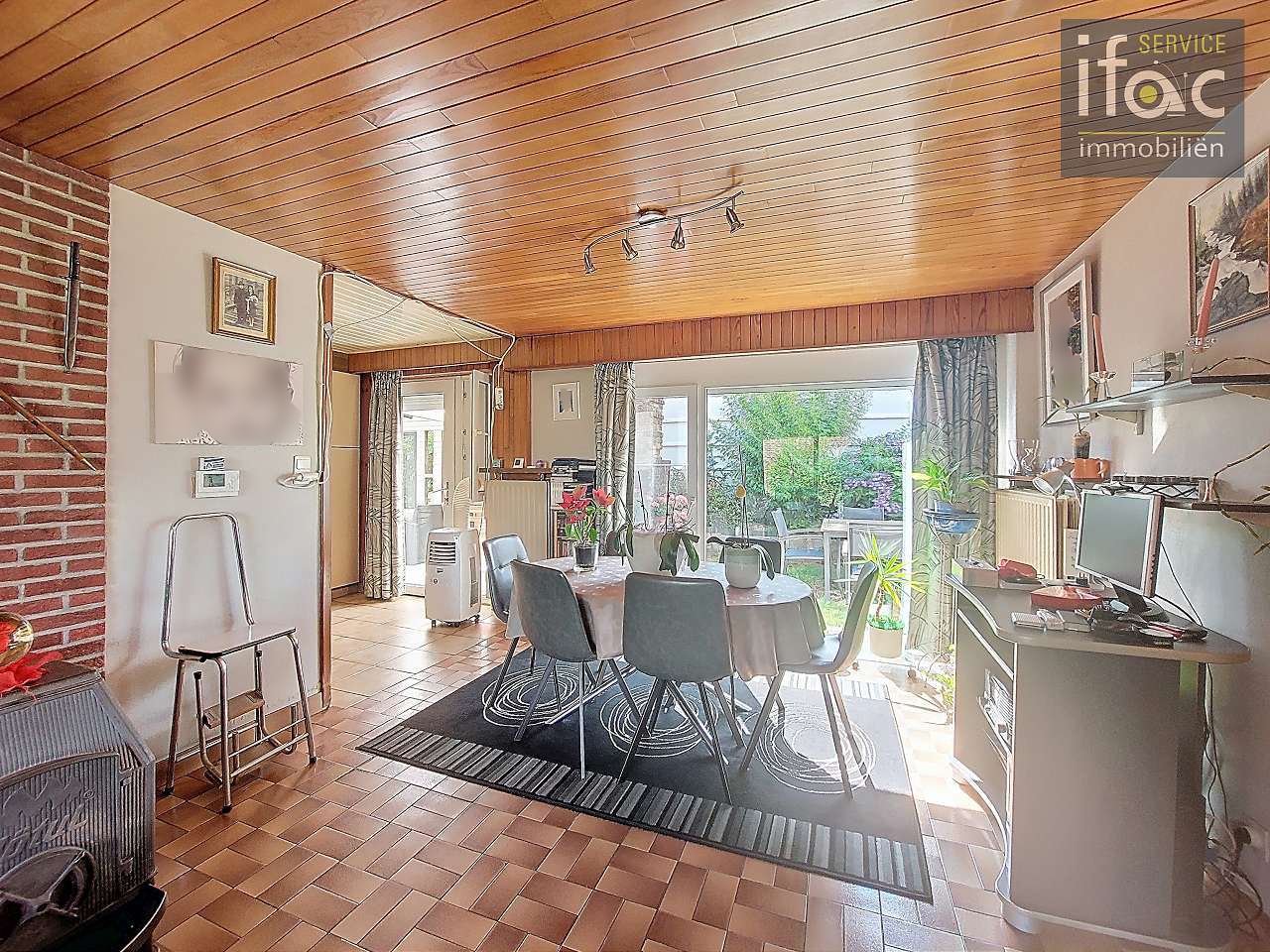Te renoveren bungalow op zuidwest perceel van ±8 are