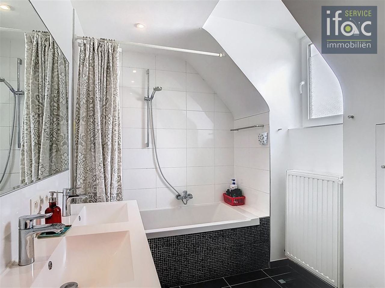 Prachtige villa op toplocatie, 6 slaapkamers en 2 badkamers