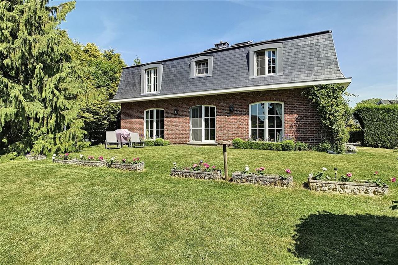 Charmante villa in residentiële omgeving met prachtig aangelegde tuin
