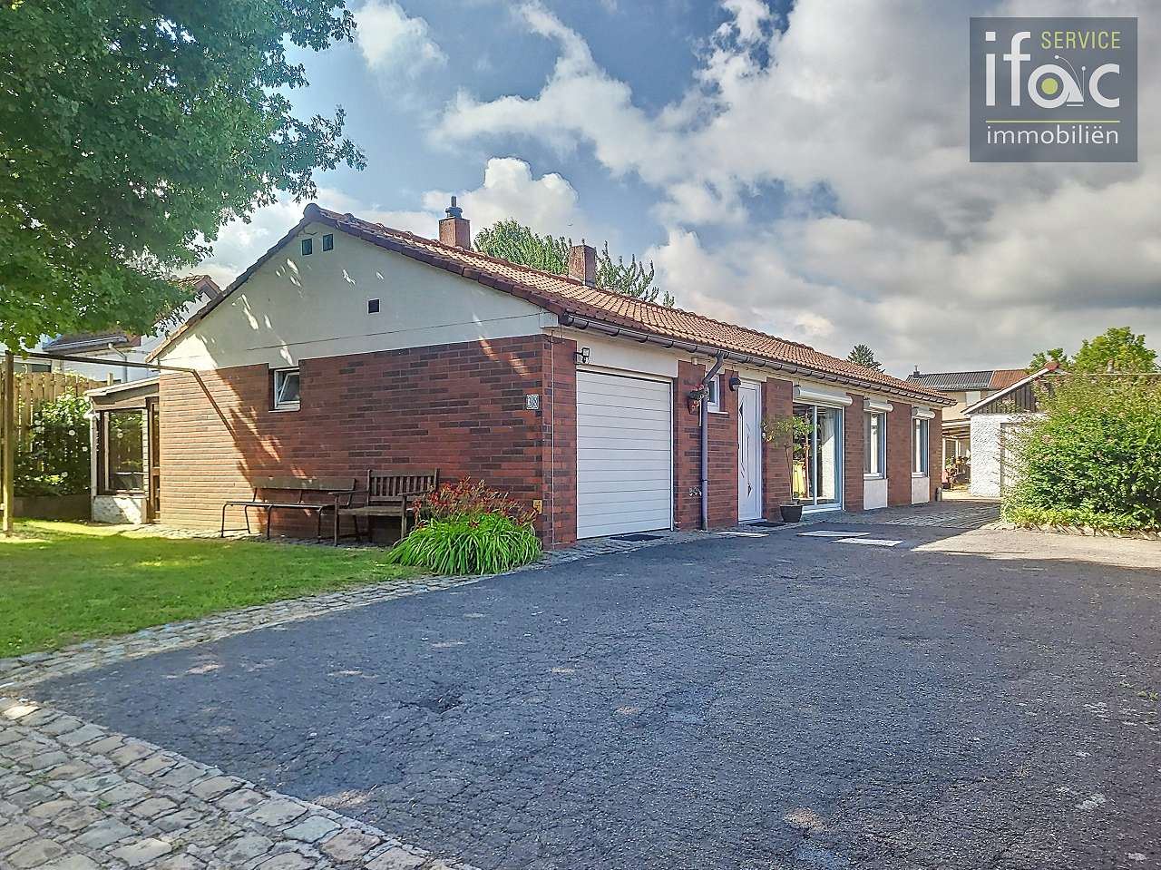 Te renoveren bungalow op zuidwest perceel van ±8 are