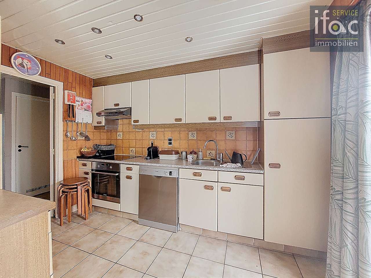 Te renoveren bungalow op zuidwest perceel van ±8 are