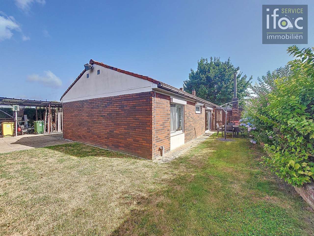 Te renoveren bungalow op zuidwest perceel van ±8 are