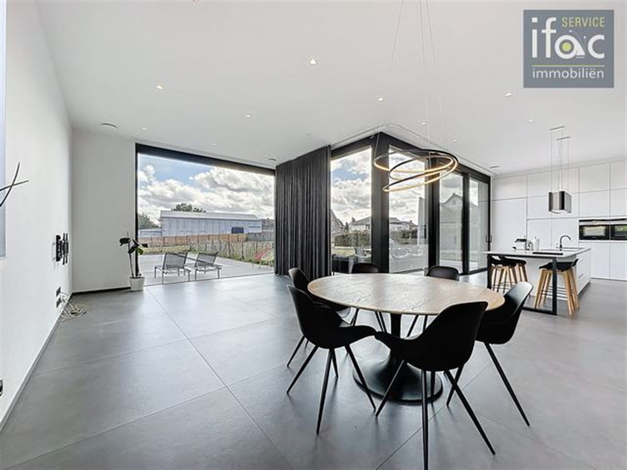 Energiezuinige villa met lichtrijke leefruimtes en grote tuin