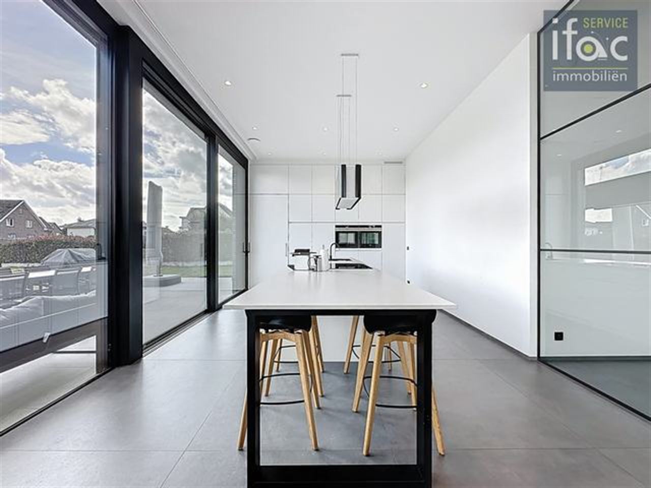 Energiezuinige villa met lichtrijke leefruimtes en grote tuin