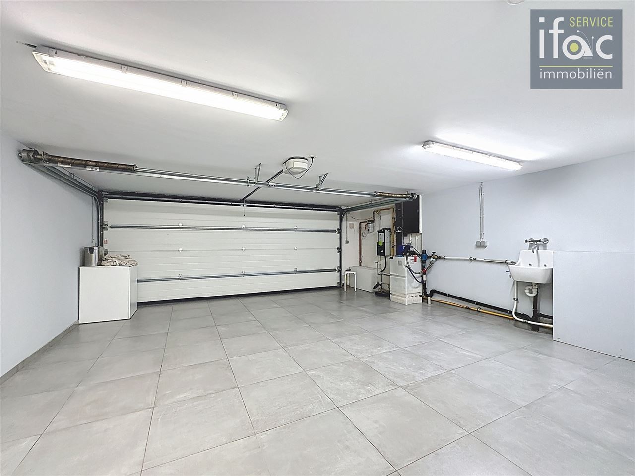 Luxurious bungalow with high-quality finishes and comfort