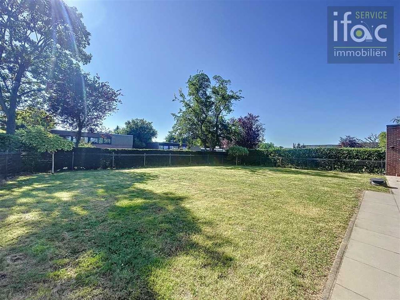 Luxurious bungalow with high-quality finishes and comfort