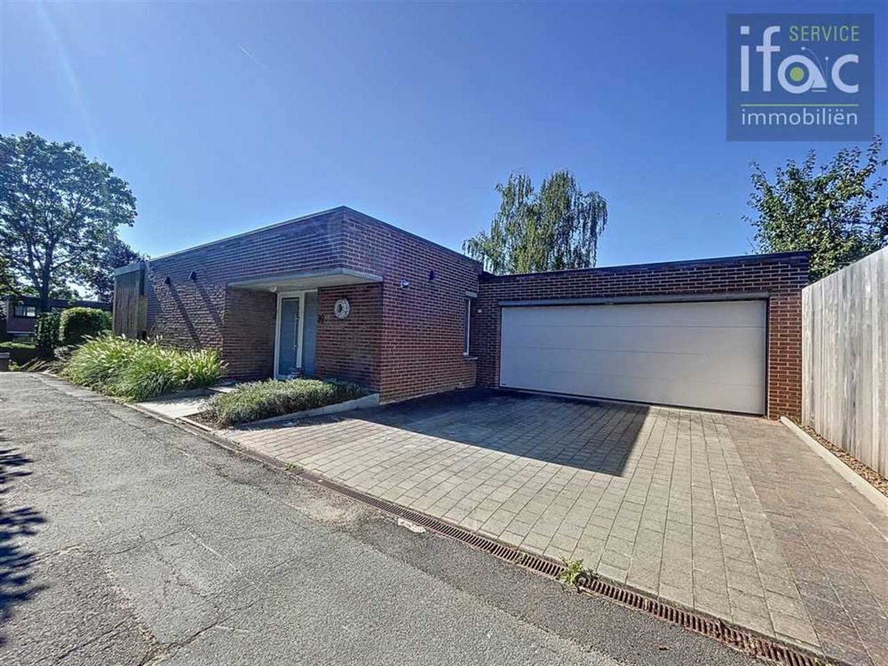 Luxurious bungalow with high-quality finishes and comfort