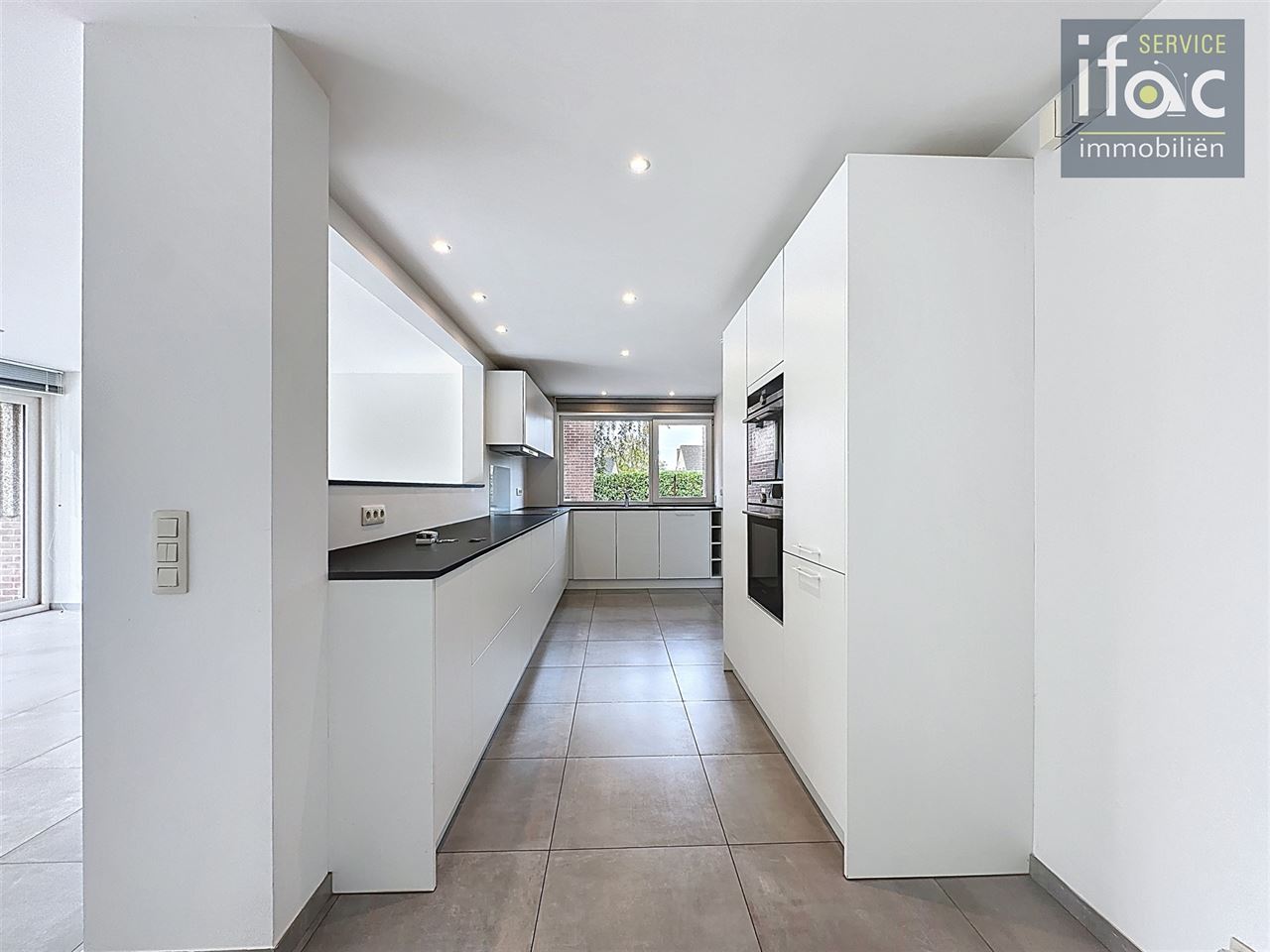 Luxurious bungalow with high-quality finishes and comfort