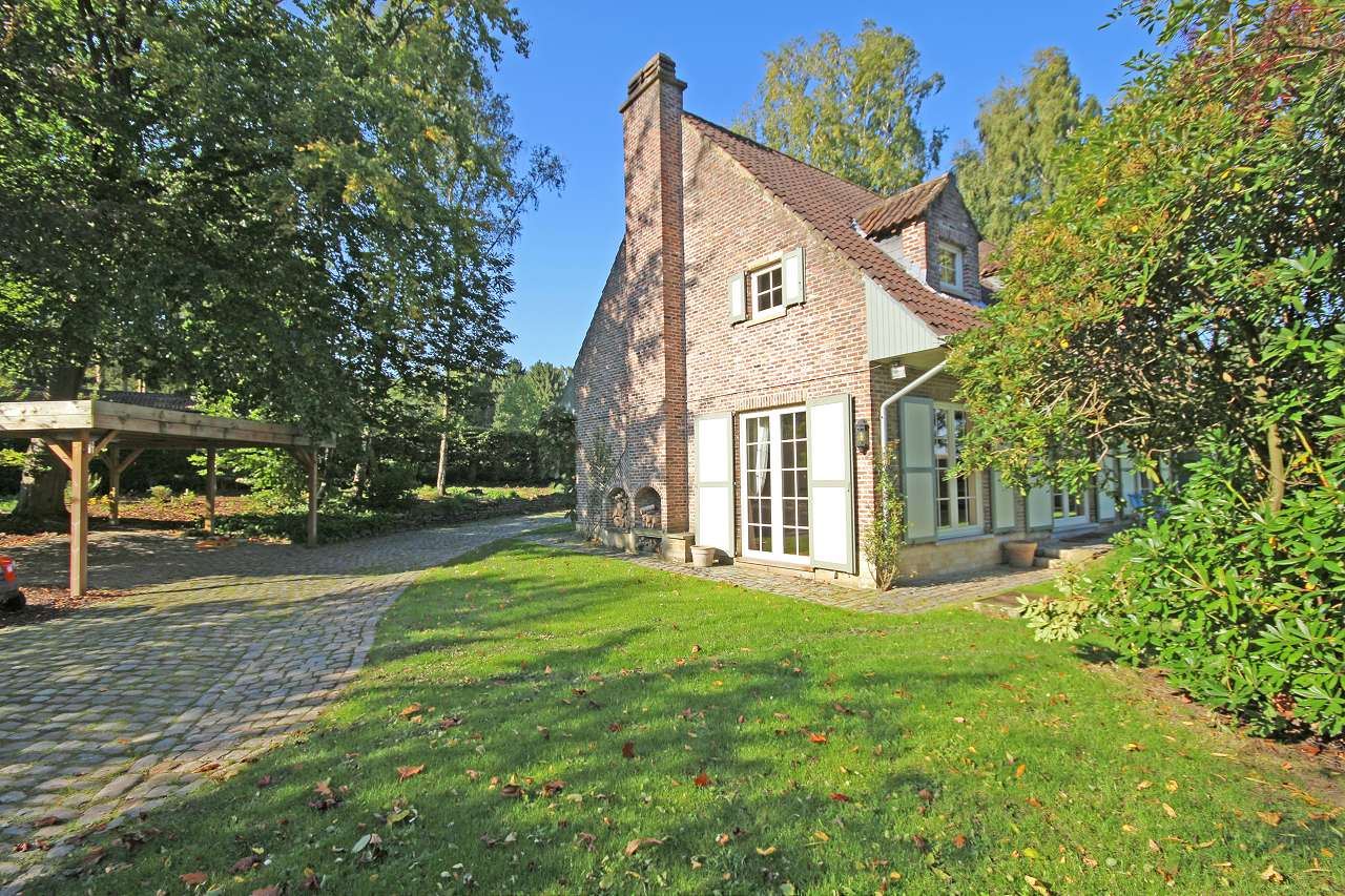Ruime charmante villa gelegen aan de rand van het zoniënwoud
