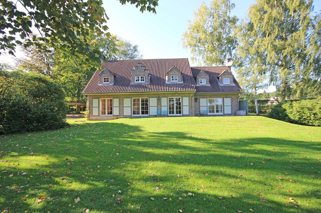 Ruime charmante villa gelegen aan de rand van het zoniënwoud