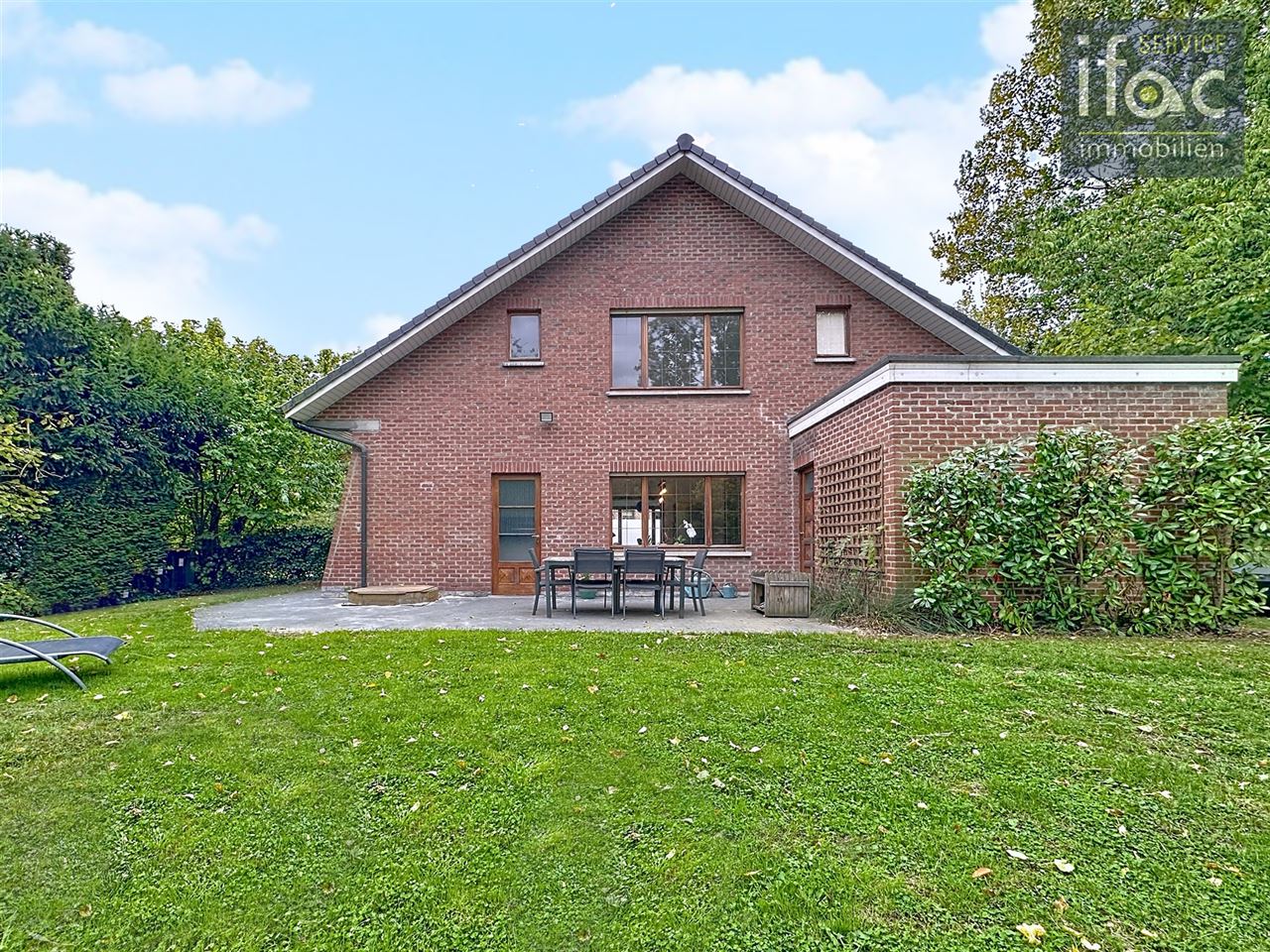 Super gelegen villa in het centrum van Sint-Joris-Weert