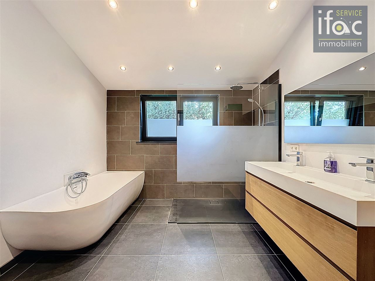 Super gelegen villa in het centrum van Sint-Joris-Weert