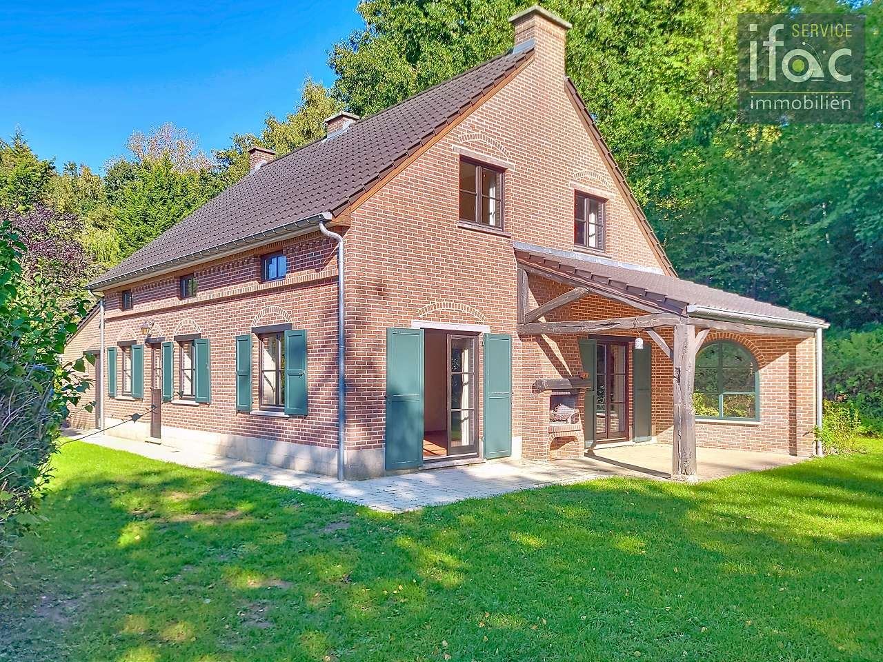 Idyllisch gelegen villa op ±33,40 are in hartje Eizer