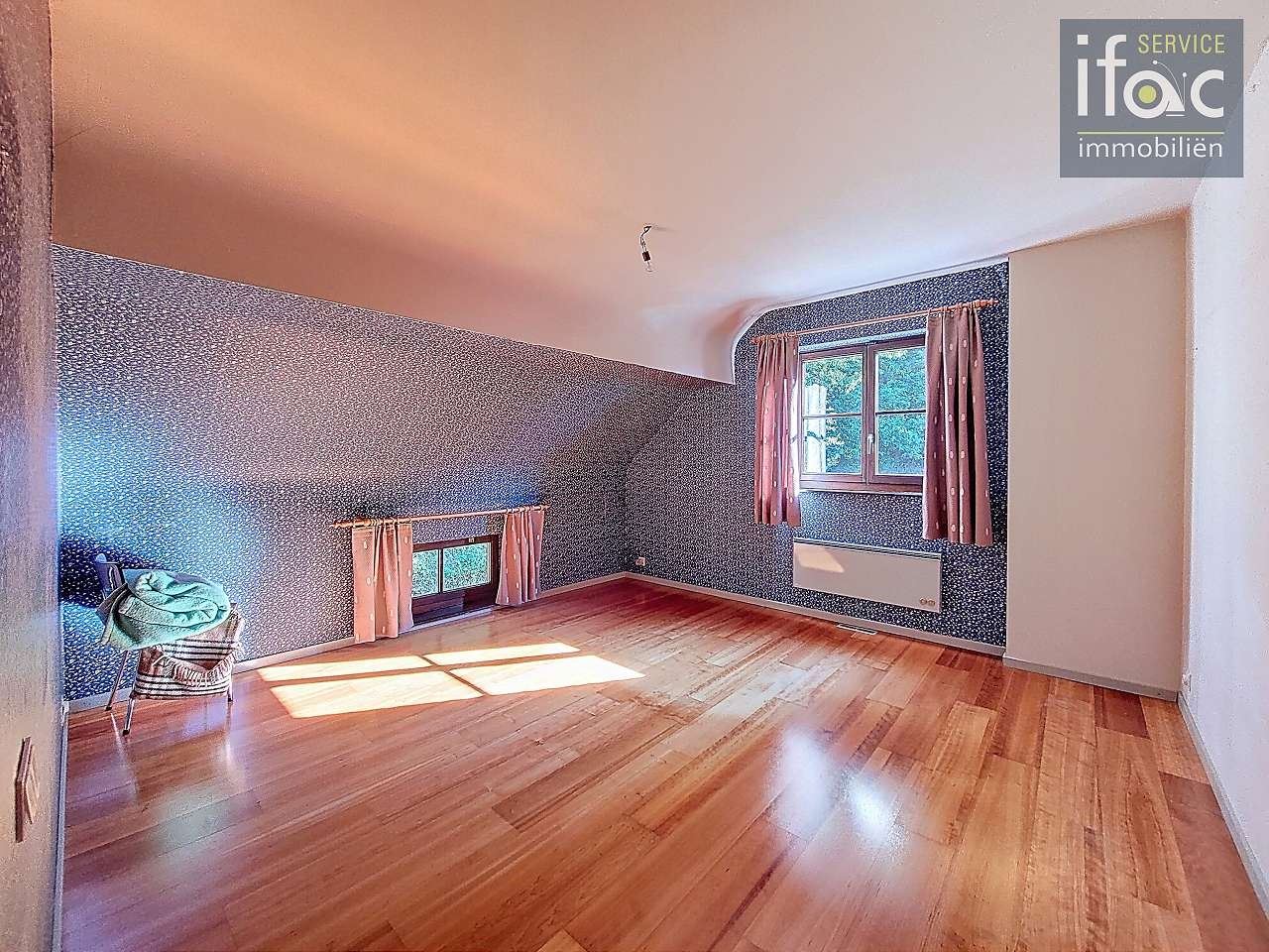 Idyllisch gelegen villa op ±33,40 are in hartje Eizer