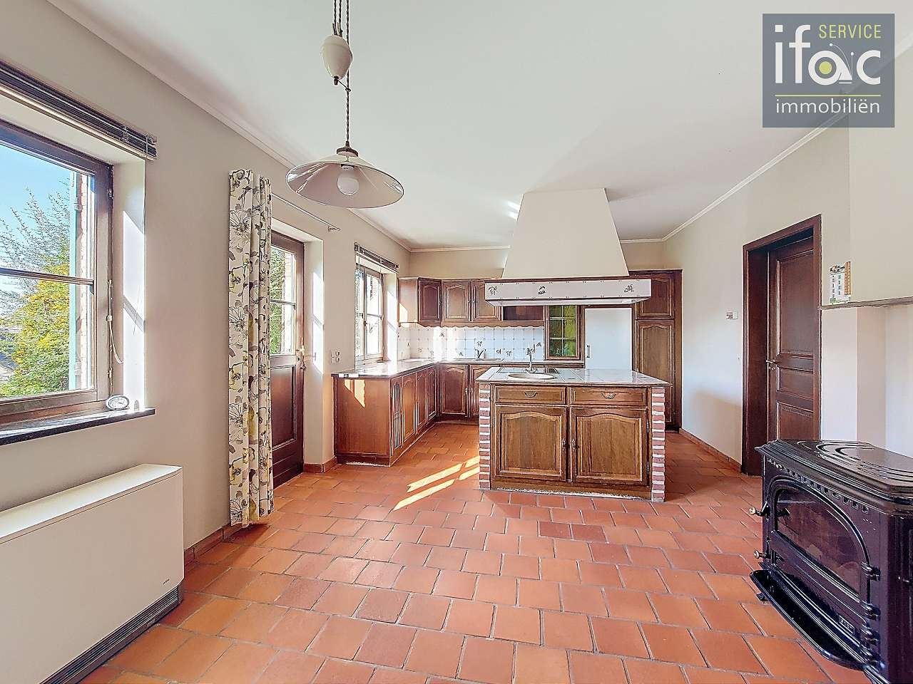 Idyllisch gelegen villa op ±33,40 are in hartje Eizer