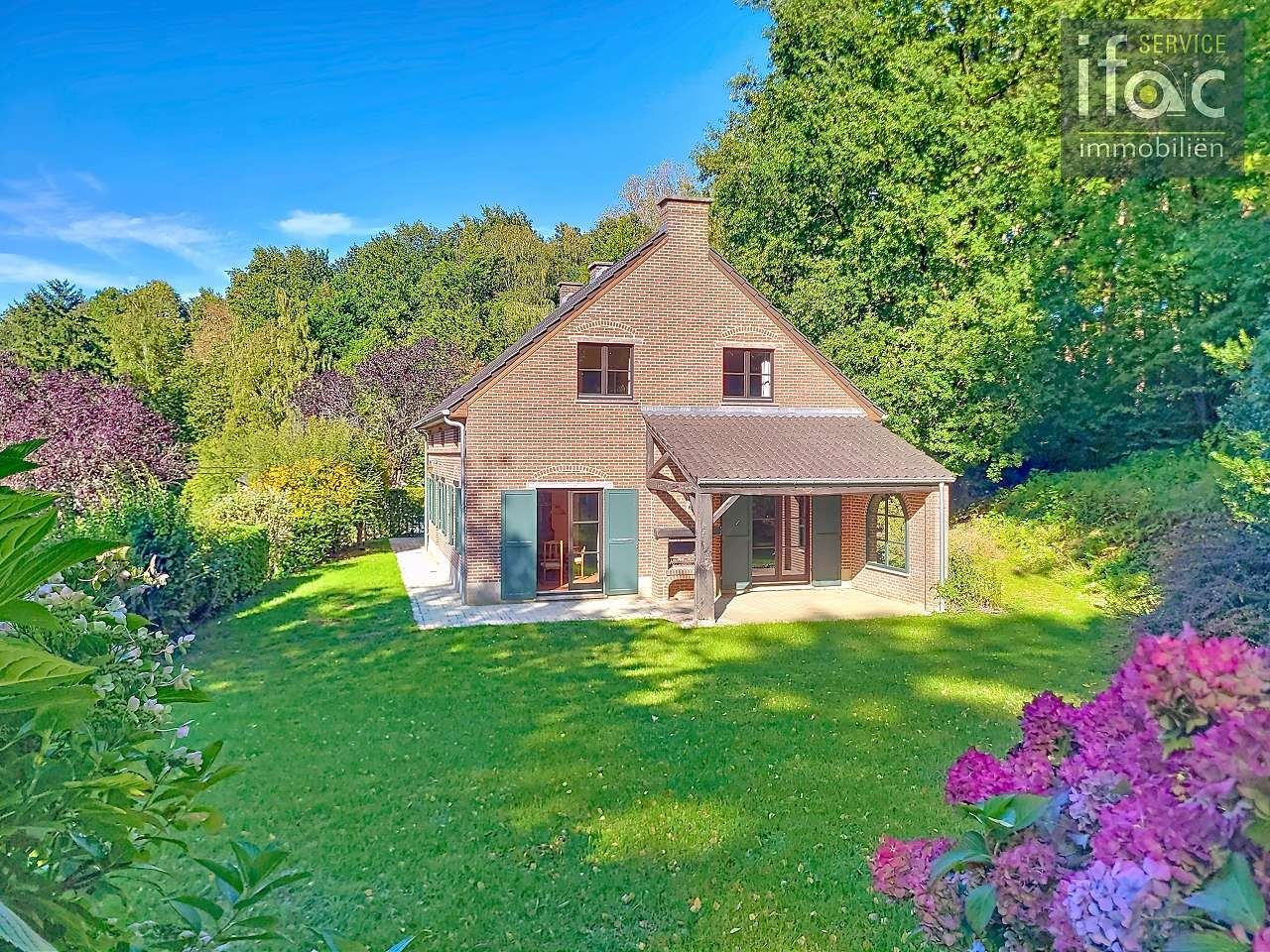 Idyllisch gelegen villa op ±33,40 are in hartje Eizer