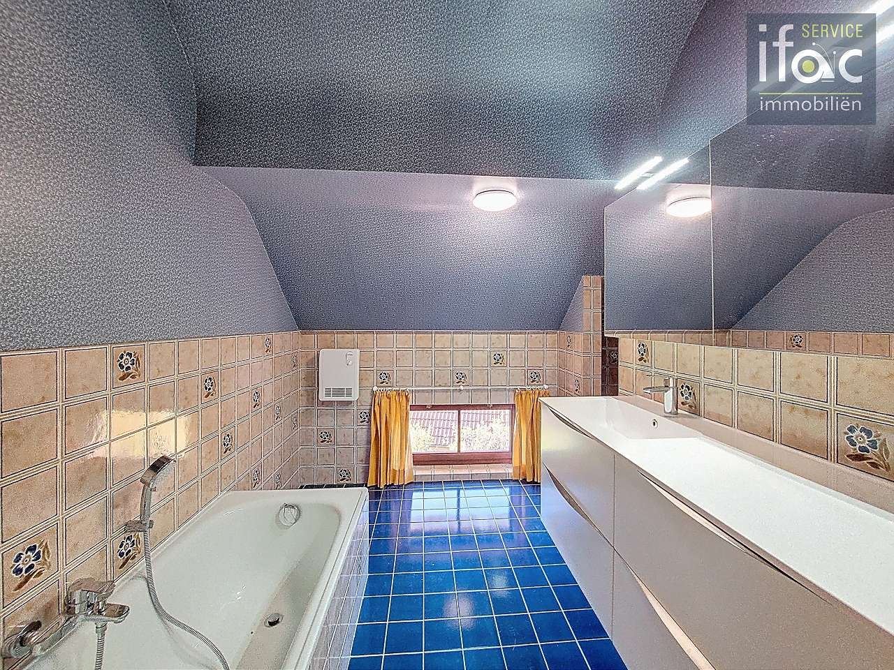 Idyllisch gelegen villa op ±33,40 are in hartje Eizer